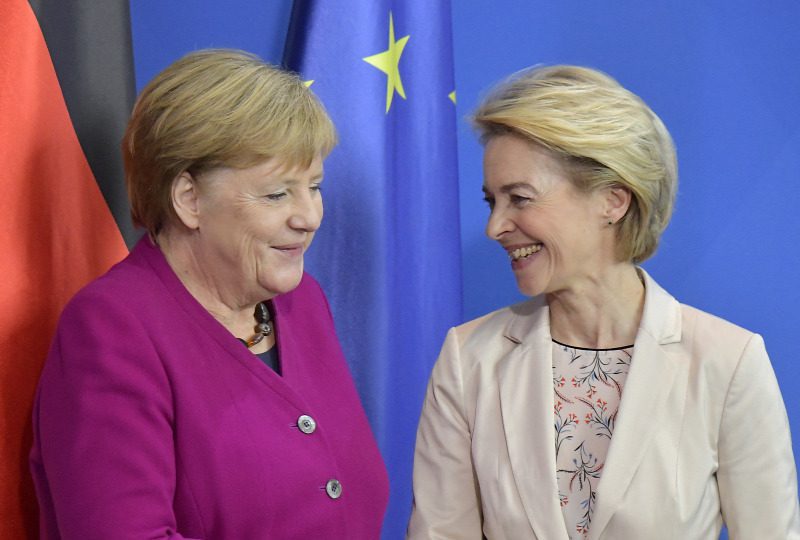 20220921angela merkel ursula von der1