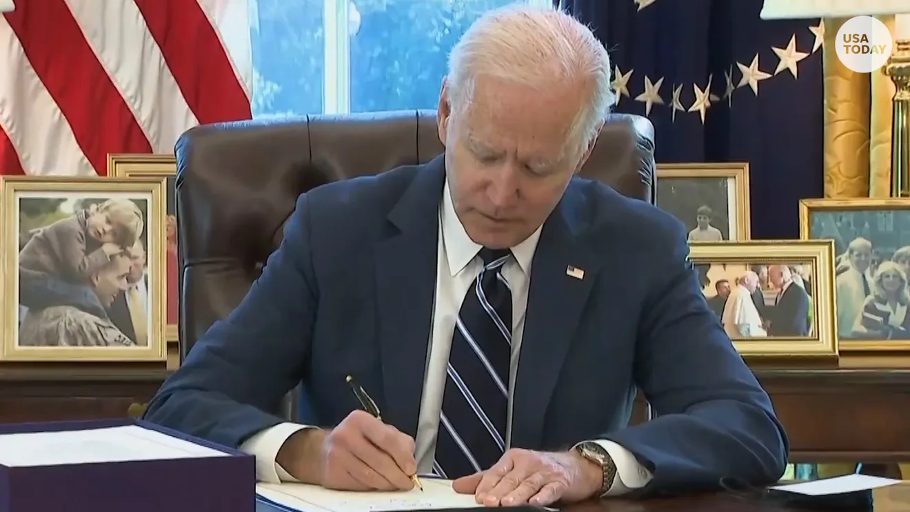 6bc90838 1600 47ed 8251 23992b49b8aa vpc joe biden signs covid bill desk thumb.00 03 24 19.still005